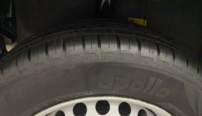 2024 Hyundai GRAND I10 NIOS ERA 1.2 KAPPA VTVT, Petrol, Manual, 4,869 km, Right Rear Tyre Tread