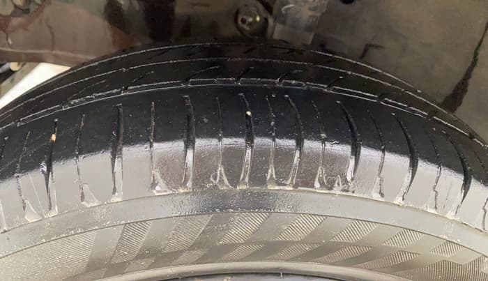 2015 Honda Amaze 1.2L I-VTEC S, CNG, Manual, 88,225 km, Left Front Tyre Tread