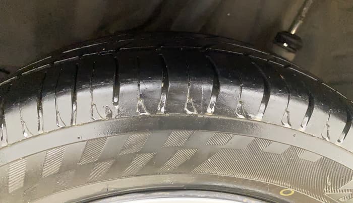 2015 Honda Amaze 1.2L I-VTEC S, CNG, Manual, 88,225 km, Left Rear Tyre Tread