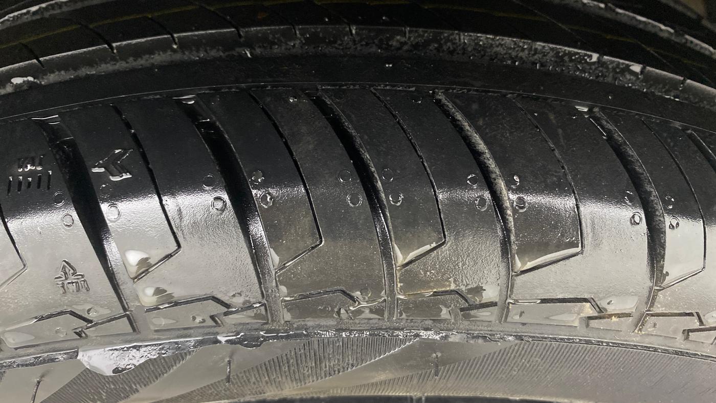 2022 Maruti Dzire ZXI Plus AMT, Petrol, Automatic, 36,333 km, Right Front Tyre Tread