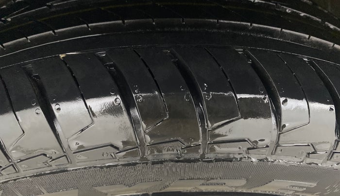 2022 Maruti Dzire ZXI Plus AMT, Petrol, Automatic, 36,333 km, Left Front Tyre Tread