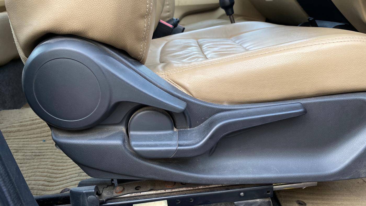 2019 Honda Amaze 1.2L I-VTEC VX, Petrol, Manual, 73,447 km, Driver Side Adjustment Panel