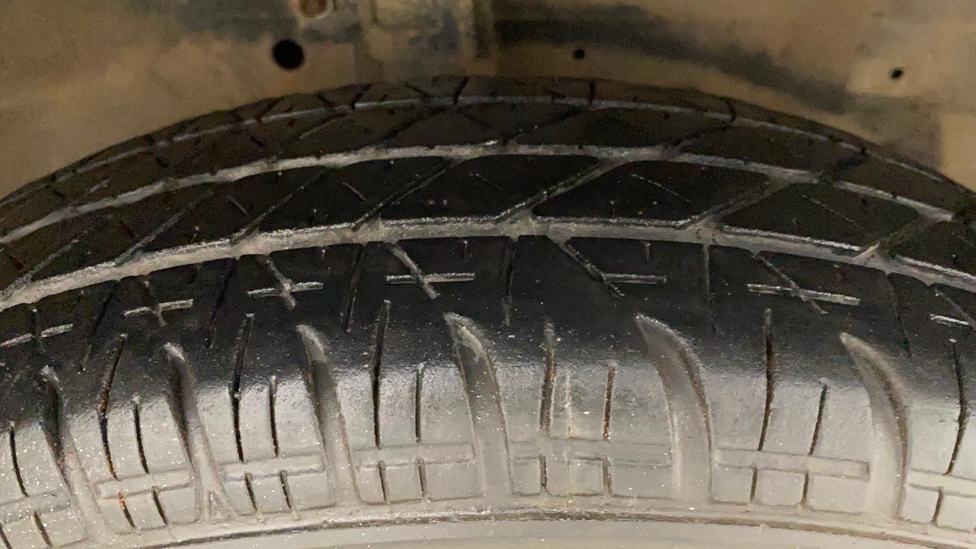 2012 Maruti Swift Dzire VXI, Petrol, Manual, 90,483 km, Right Front Tyre Tread