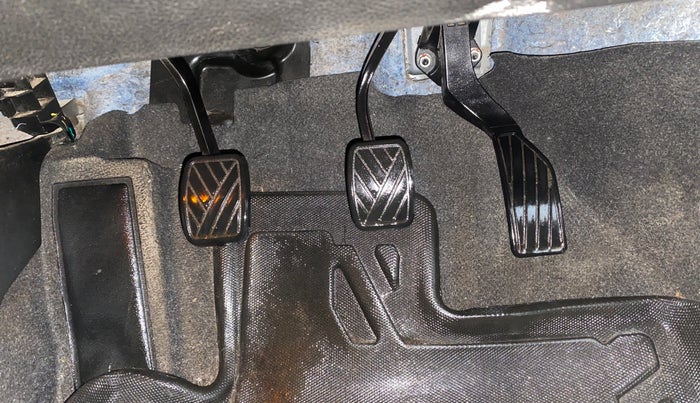 2023 Maruti Grand Vitara DELTA SMART HYBRID, Petrol, Manual, 98,091 km, Pedals
