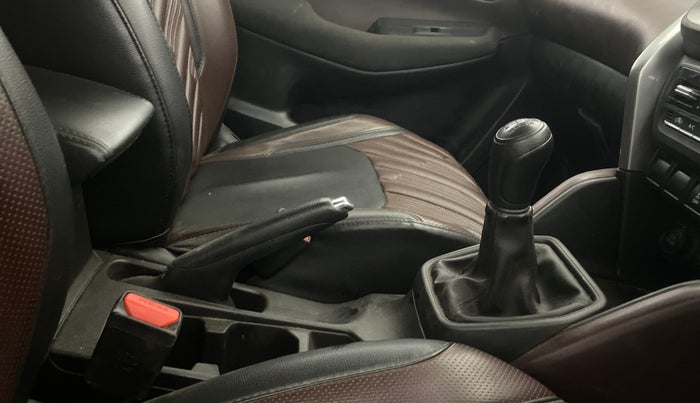 2023 Maruti Grand Vitara DELTA SMART HYBRID, Petrol, Manual, 98,091 km, Gear Lever