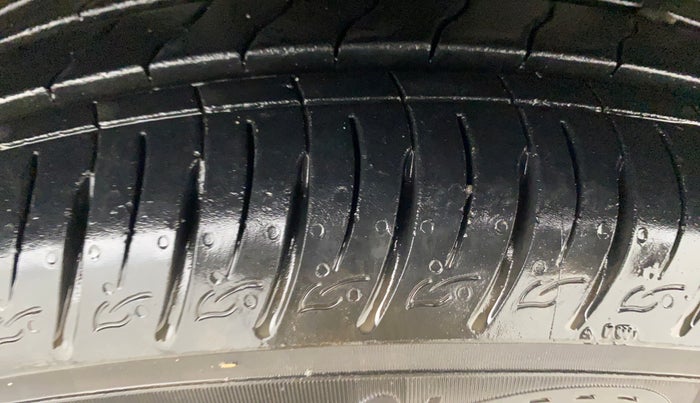 2023 KIA SONET 	 HTX 1.0 TURBO DCT, Petrol, Automatic, 6,952 km, Right Front Tyre Tread