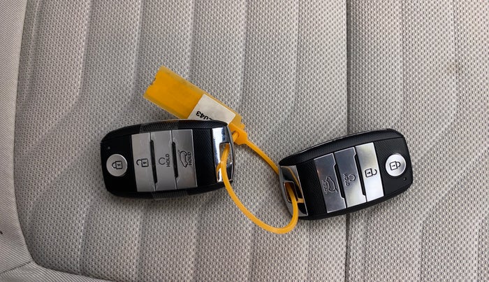 2023 KIA SONET 	 HTX 1.0 TURBO DCT, Petrol, Automatic, 6,952 km, Key Close Up