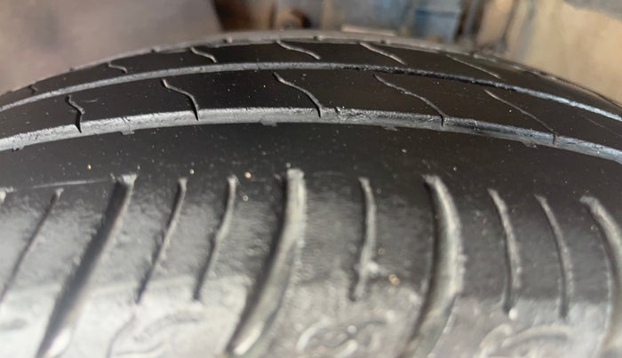 2019 Skoda Rapid AMBITION 1.6 MPI MT, Petrol, Manual, 1,38,013 km, Left Front Tyre Tread