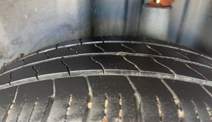 2019 Skoda Rapid AMBITION 1.6 MPI MT, Petrol, Manual, 1,38,013 km, Left Rear Tyre Tread