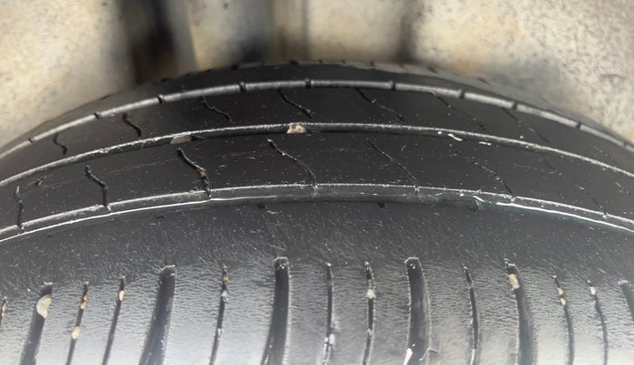 2019 Skoda Rapid AMBITION 1.6 MPI MT, Petrol, Manual, 1,38,013 km, Right Rear Tyre Tread