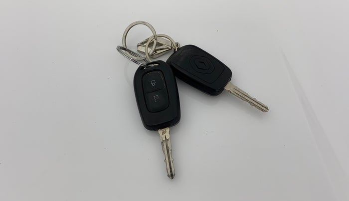 2023 Renault TRIBER RXT, Petrol, Manual, 57,600 km, Key Close Up