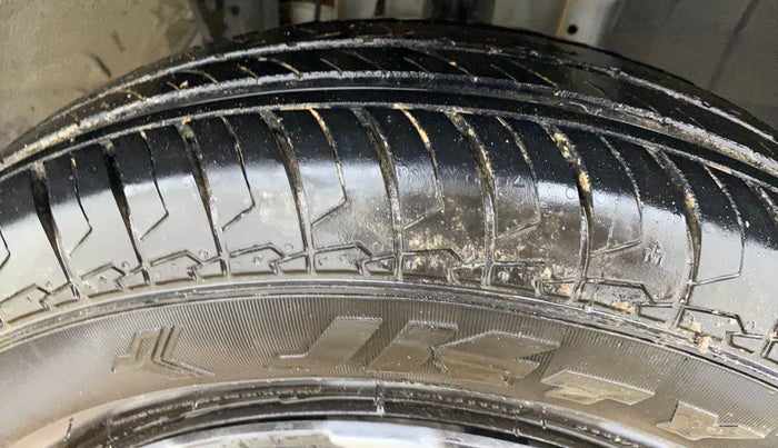 2023 Renault TRIBER RXT, Petrol, Manual, 57,600 km, Right Front Tyre Tread