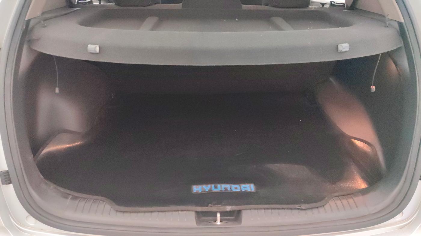 2016 Hyundai Creta SX PLUS 1.6 PETROL, Petrol, Manual, 1,06,589 km, Boot Inside
