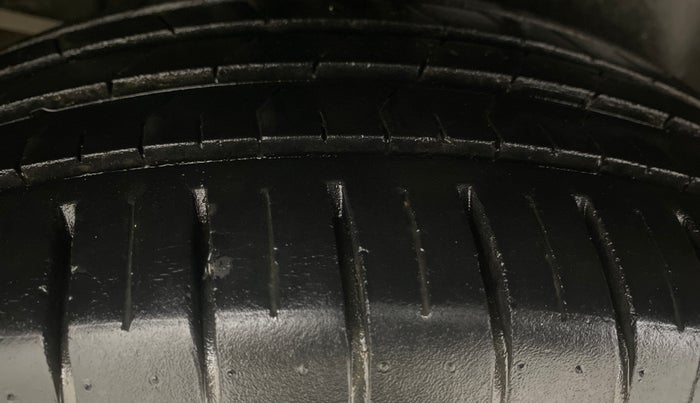 2017 Maruti Ciaz ALPHA  AT 1.4  PETROL, Petrol, Automatic, 1,24,625 km, Right Rear Tyre Tread