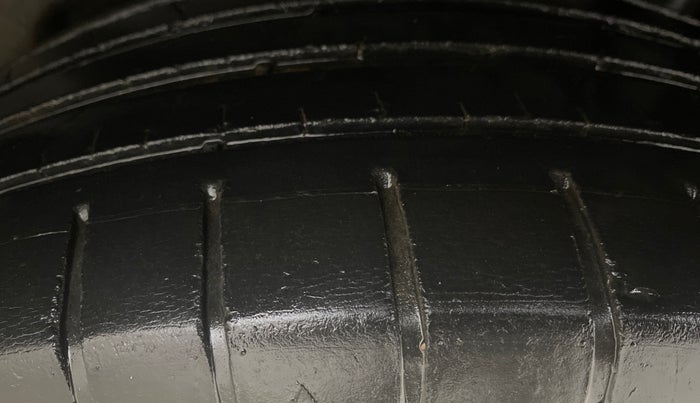 2017 Maruti Ciaz ALPHA  AT 1.4  PETROL, Petrol, Automatic, 1,24,625 km, Left Rear Tyre Tread