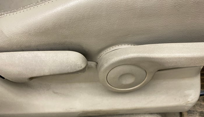 2017 Maruti Ciaz ALPHA  AT 1.4  PETROL, Petrol, Automatic, 1,24,625 km, Driver Side Adjustment Panel