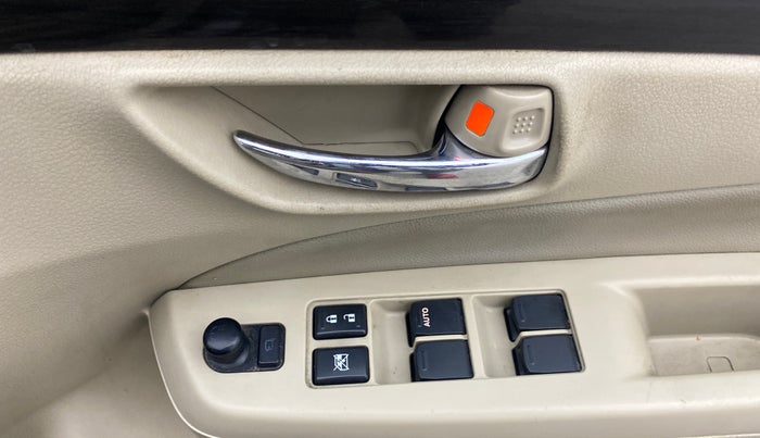 2017 Maruti Ciaz ALPHA  AT 1.4  PETROL, Petrol, Automatic, 1,24,625 km, Driver Side Door Panels Control