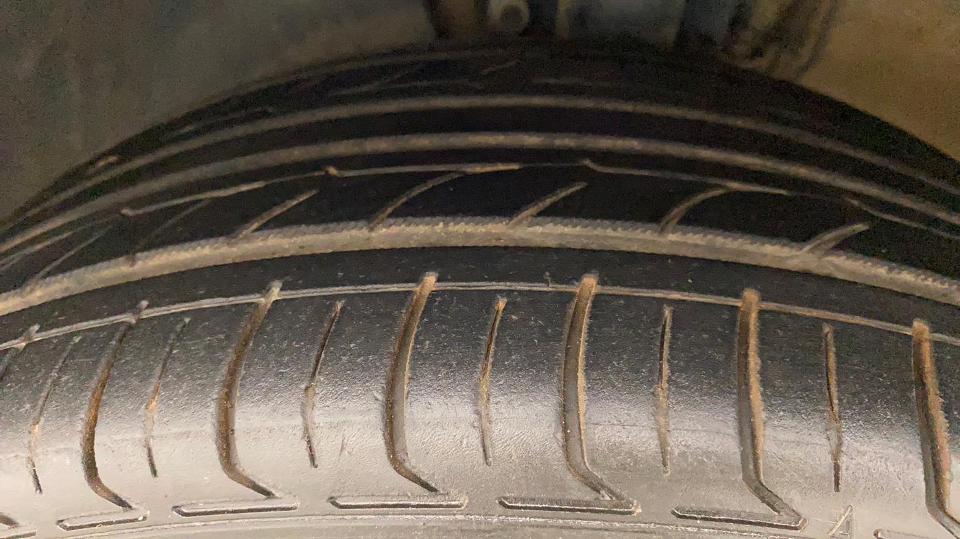 2018 Volkswagen Ameo HIGHLINE PLUS 1.5L AT 16 ALLOY, Diesel, Automatic, 72,662 km, Left Front Tyre Tread