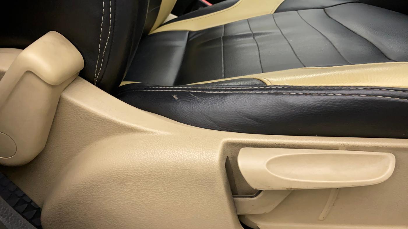 2018 Volkswagen Ameo HIGHLINE PLUS 1.5L AT 16 ALLOY, Diesel, Automatic, 72,662 km, Driver Side Adjustment Panel