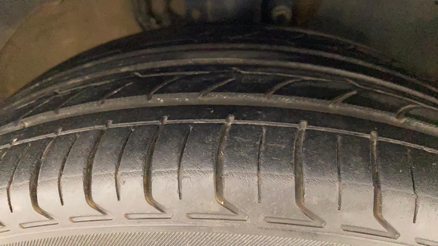 2018 Volkswagen Ameo HIGHLINE PLUS 1.5L AT 16 ALLOY, Diesel, Automatic, 72,662 km, Right Front Tyre Tread