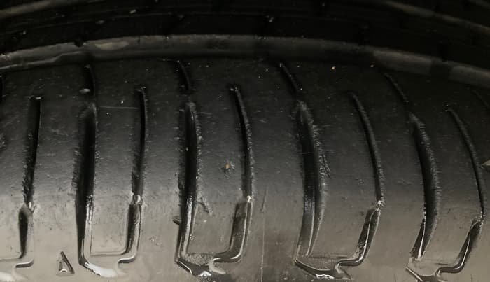 2012 Maruti Ertiga ZXI, Petrol, Manual, 58,404 km, Right Front Tyre Tread