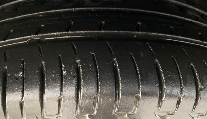 2012 Maruti Ertiga ZXI, Petrol, Manual, 58,404 km, Left Front Tyre Tread