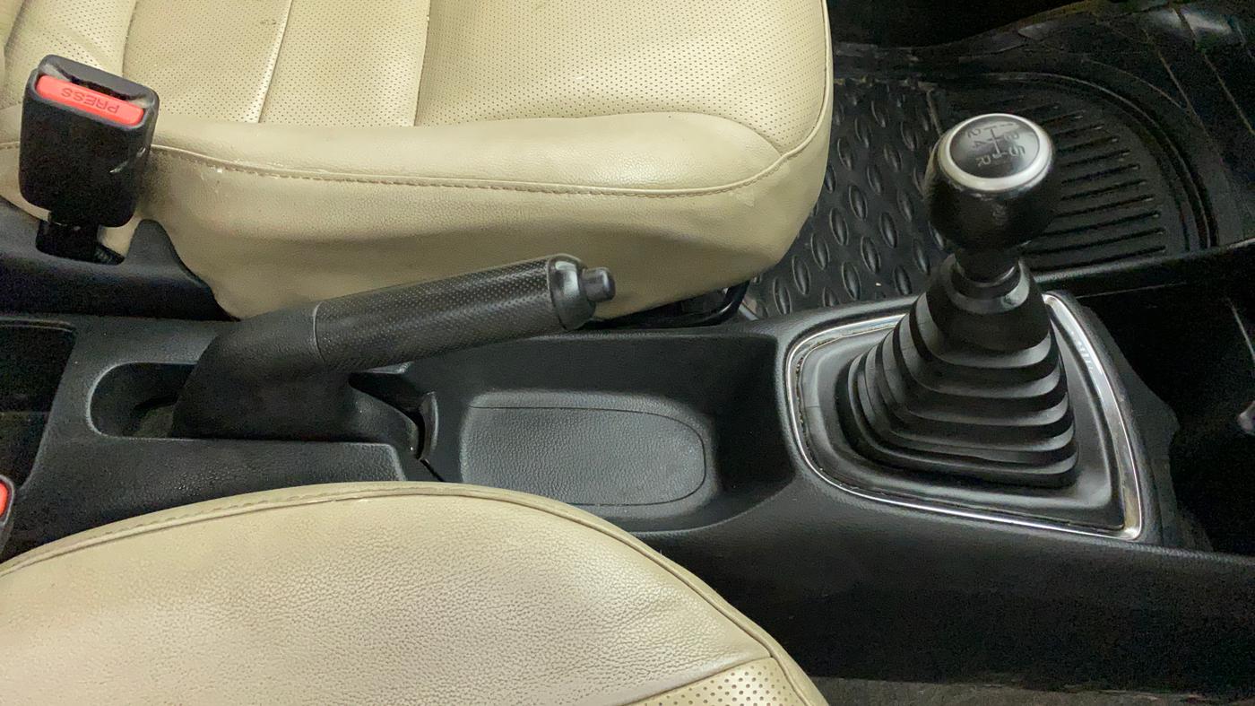 2019 Honda Amaze 1.2L I-VTEC S, CNG, Manual, 88,084 km, Gear Lever