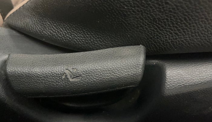 2016 Hyundai Grand i10 SPORTZ 1.2 KAPPA VTVT, Petrol, Manual, 96,085 km, Driver Side Adjustment Panel