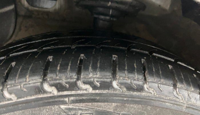 2016 Hyundai Grand i10 SPORTZ 1.2 KAPPA VTVT, Petrol, Manual, 96,085 km, Left Front Tyre Tread