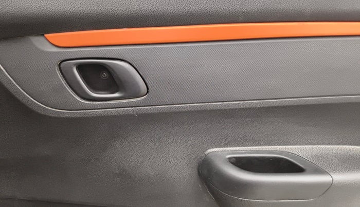 2019 Renault Kwid CLIMBER 1.0, Petrol, Manual, 64,094 km, Driver Side Door Panels Control