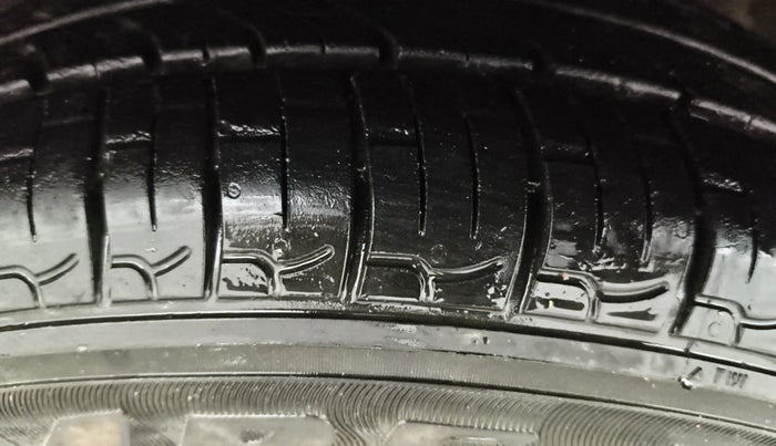 2019 Renault Kwid CLIMBER 1.0, Petrol, Manual, 64,094 km, Left Front Tyre Tread