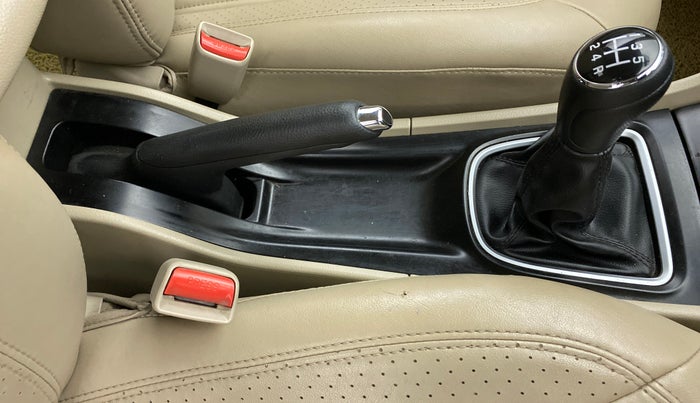 2016 Maruti Ciaz ZXI, Petrol, Manual, 87,555 km, Gear Lever