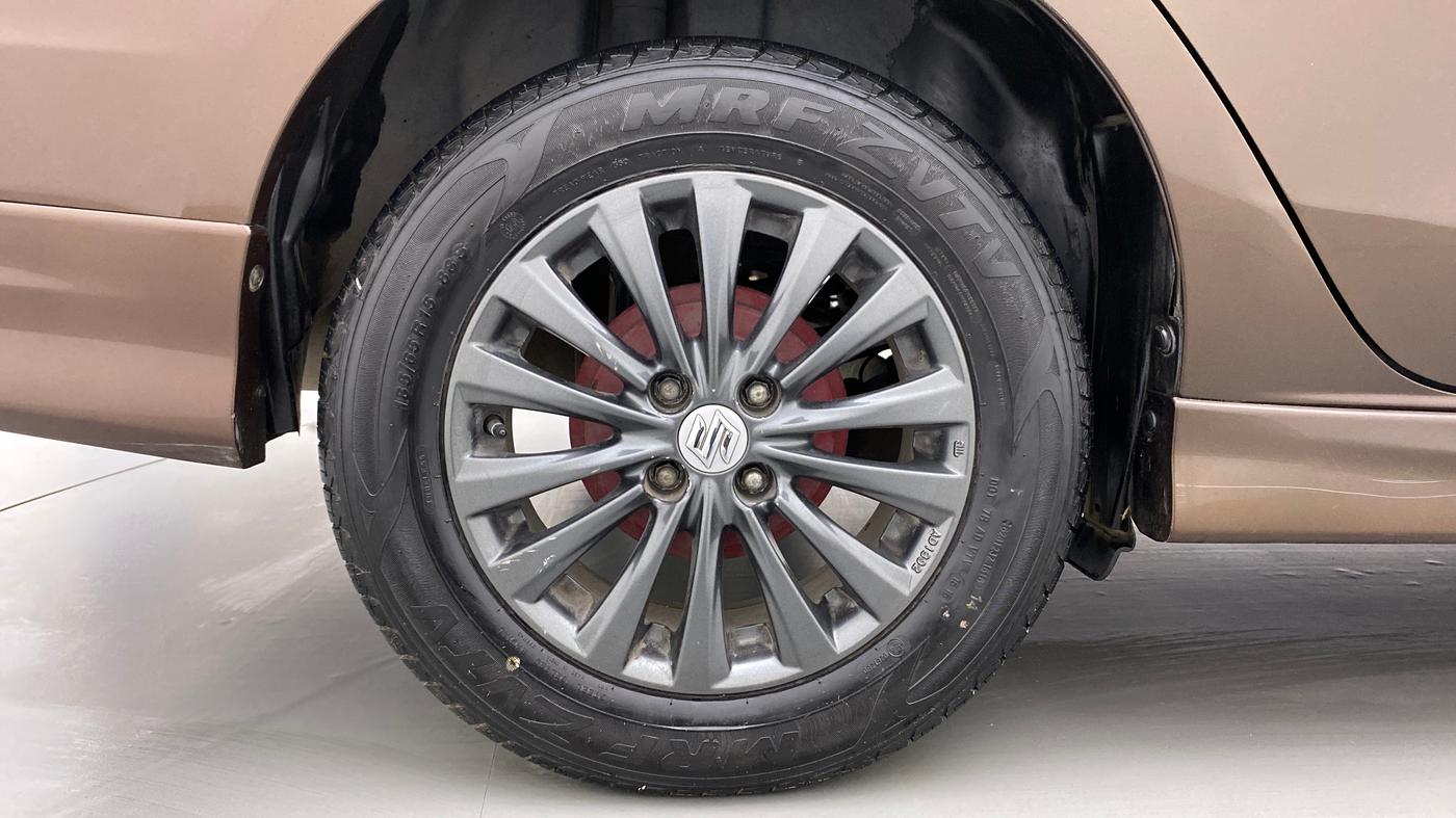 2016 Maruti Ciaz ZXI, Petrol, Manual, 87,555 km, Right Rear Wheel
