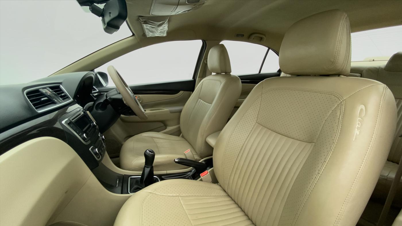 2016 Maruti Ciaz ZXI, Petrol, Manual, 87,555 km, Right Side Front Door Cabin