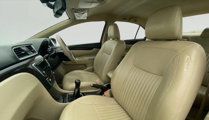 2016 Maruti Ciaz ZXI, Petrol, Manual, 87,555 km, Right Side Front Door Cabin