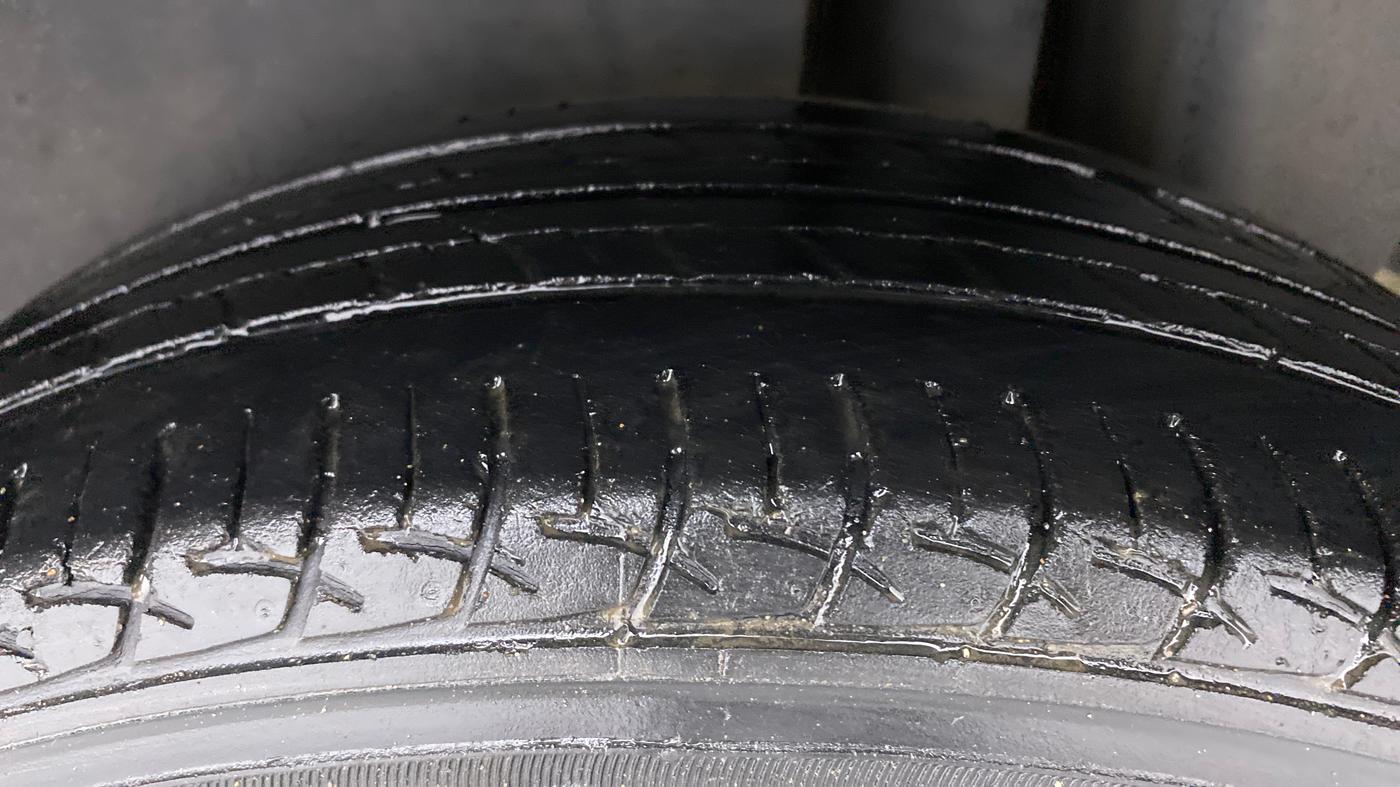 2016 Maruti Ciaz ZXI, Petrol, Manual, 87,555 km, Left Rear Tyre Tread