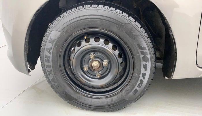 2014 Datsun Go T, Petrol, Manual, 69,870 km, Left front tyre - Tyre dimensions are different from each other