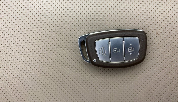 2021 Hyundai GRAND I10 NIOS ASTA 1.2 KAPPA VTVT, Petrol, Manual, 1,28,669 km, Key Close Up