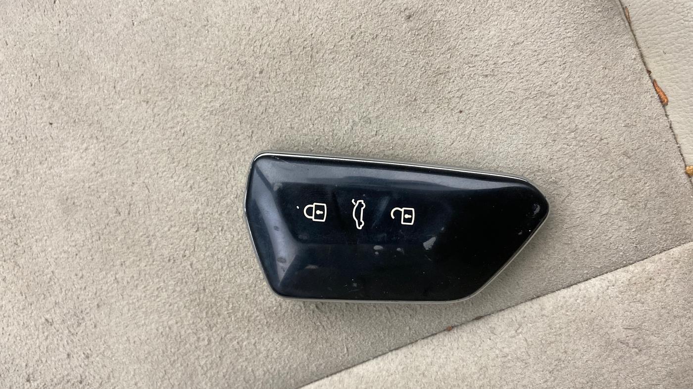 2021 Skoda Octavia L&K 2.0 AT, Petrol, Automatic, 85,139 km, Key Close Up