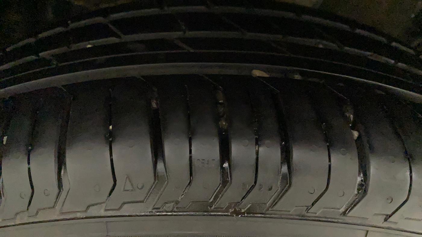 2022 Tata PUNCH ACCOMPLISHED AMT, Petrol, Automatic, 8,225 km, Right Rear Tyre Tread