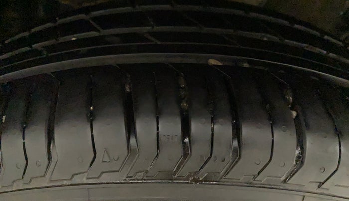 2022 Tata PUNCH ACCOMPLISHED AMT, Petrol, Automatic, 8,225 km, Right Rear Tyre Tread