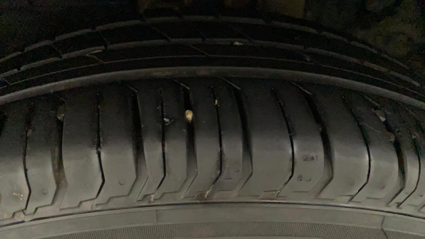 2022 Tata PUNCH ACCOMPLISHED AMT, Petrol, Automatic, 8,225 km, Left Front Tyre Tread