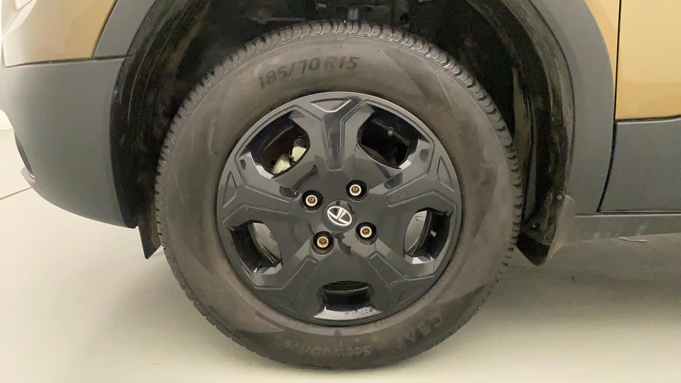 2022 Tata PUNCH ACCOMPLISHED AMT, Petrol, Automatic, 8,225 km, Left Front Wheel