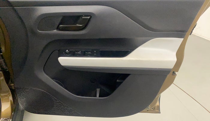 2022 Tata PUNCH ACCOMPLISHED AMT, Petrol, Automatic, 8,225 km, Driver Side Door Panels Control