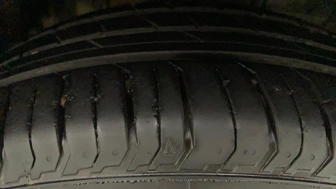 2022 Tata PUNCH ACCOMPLISHED AMT, Petrol, Automatic, 8,225 km, Right Front Tyre Tread