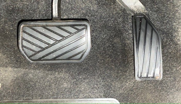 2018 Maruti Vitara Brezza ZDI+ DUAL TONE AMT, Diesel, Automatic, 38,827 km, Pedals