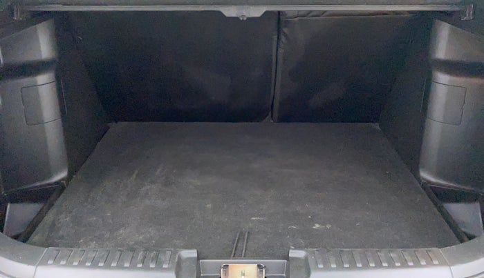 2018 Maruti Vitara Brezza ZDI+ DUAL TONE AMT, Diesel, Automatic, 38,827 km, Boot Inside