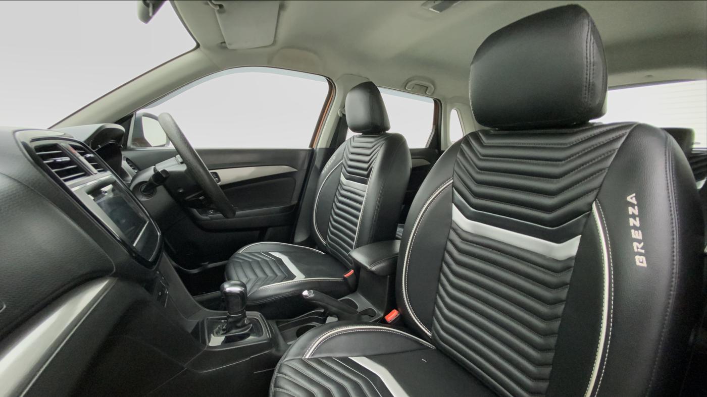 2018 Maruti Vitara Brezza ZDI+ DUAL TONE AMT, Diesel, Automatic, 38,827 km, Right Side Front Door Cabin