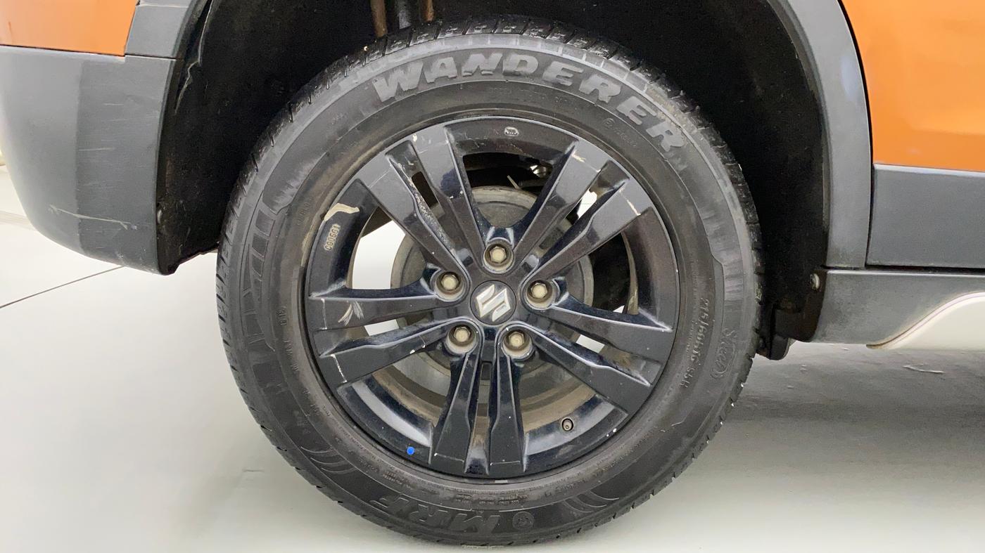 2018 Maruti Vitara Brezza ZDI+ DUAL TONE AMT, Diesel, Automatic, 38,827 km, Right Rear Wheel