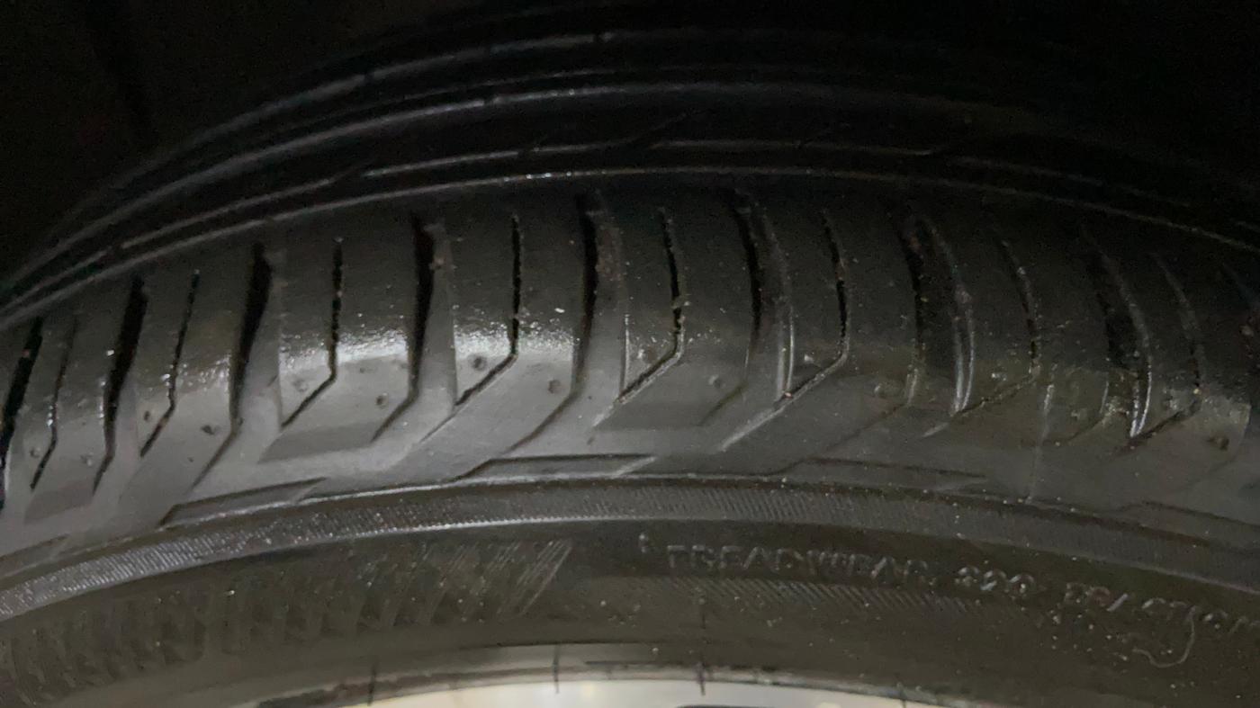 2021 Jeep Compass LIMITED (O) 1.4 PETROL AT, Petrol, Automatic, 62,540 km, Left Front Tyre Tread